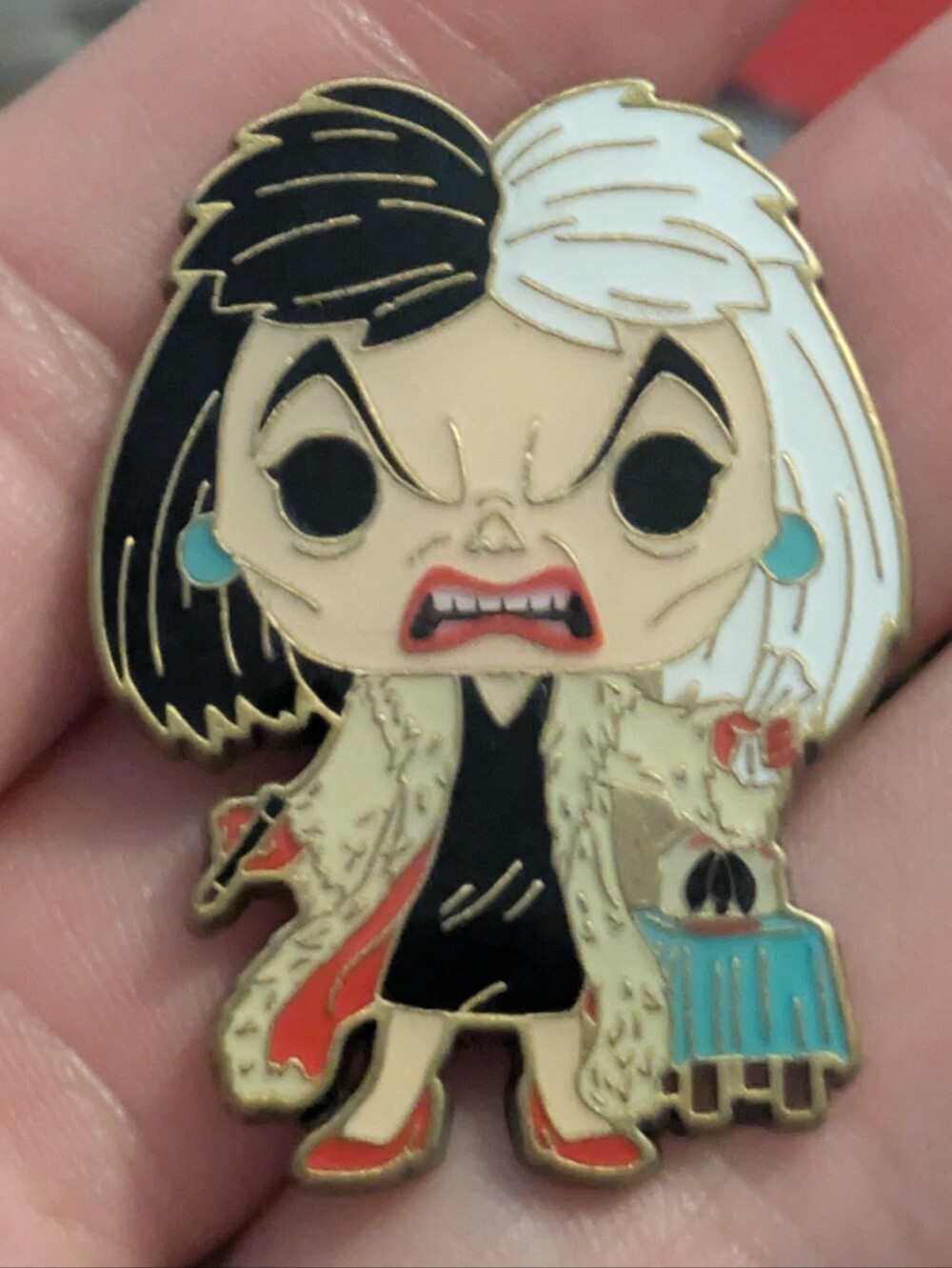 📌Disney Villain Cruella Deville Enamel Funko Pin
